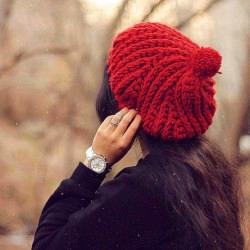 عکس پروفایل دخترونه / کلاه قرمز
